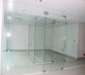 vách kính ngăn phòng