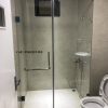 vách tắm kính 90 độ