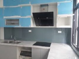kính mầu ốp bếp