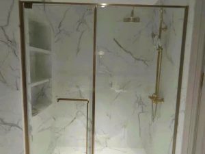 phòng tắm kính slim mạ vàng