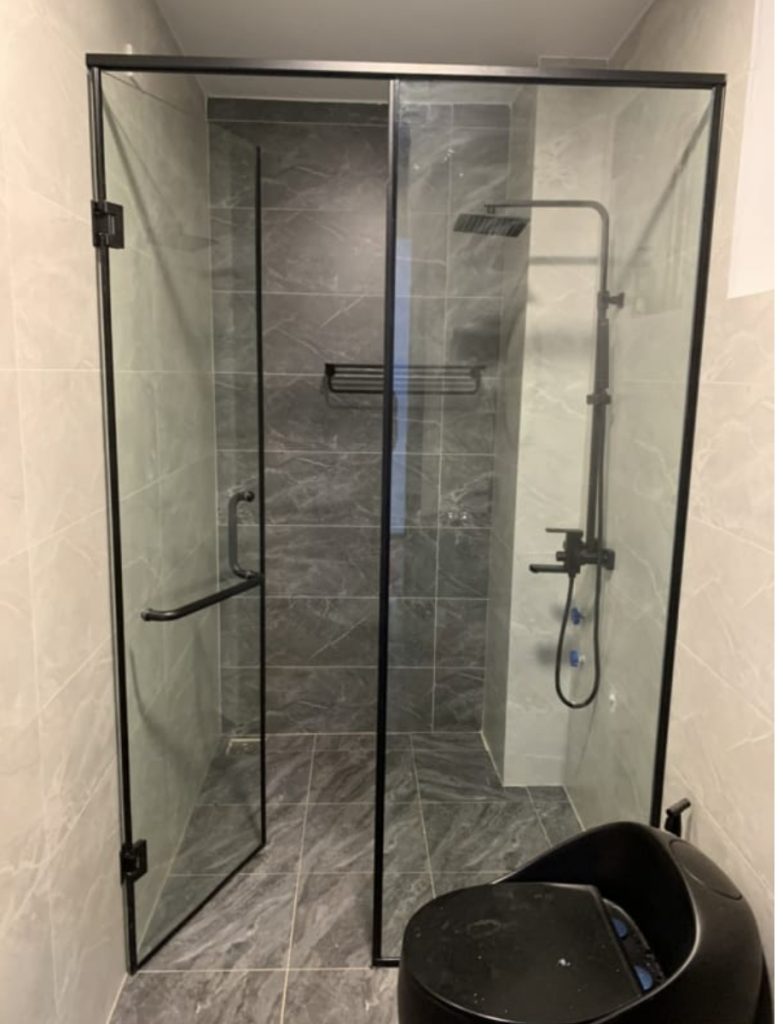 phòng tắm kính mạ đen 